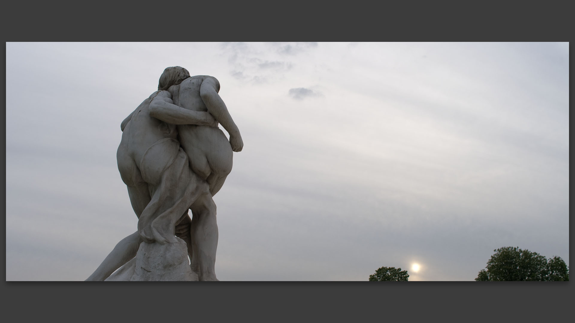 Statue au jardin des Tuileries, à Paris.