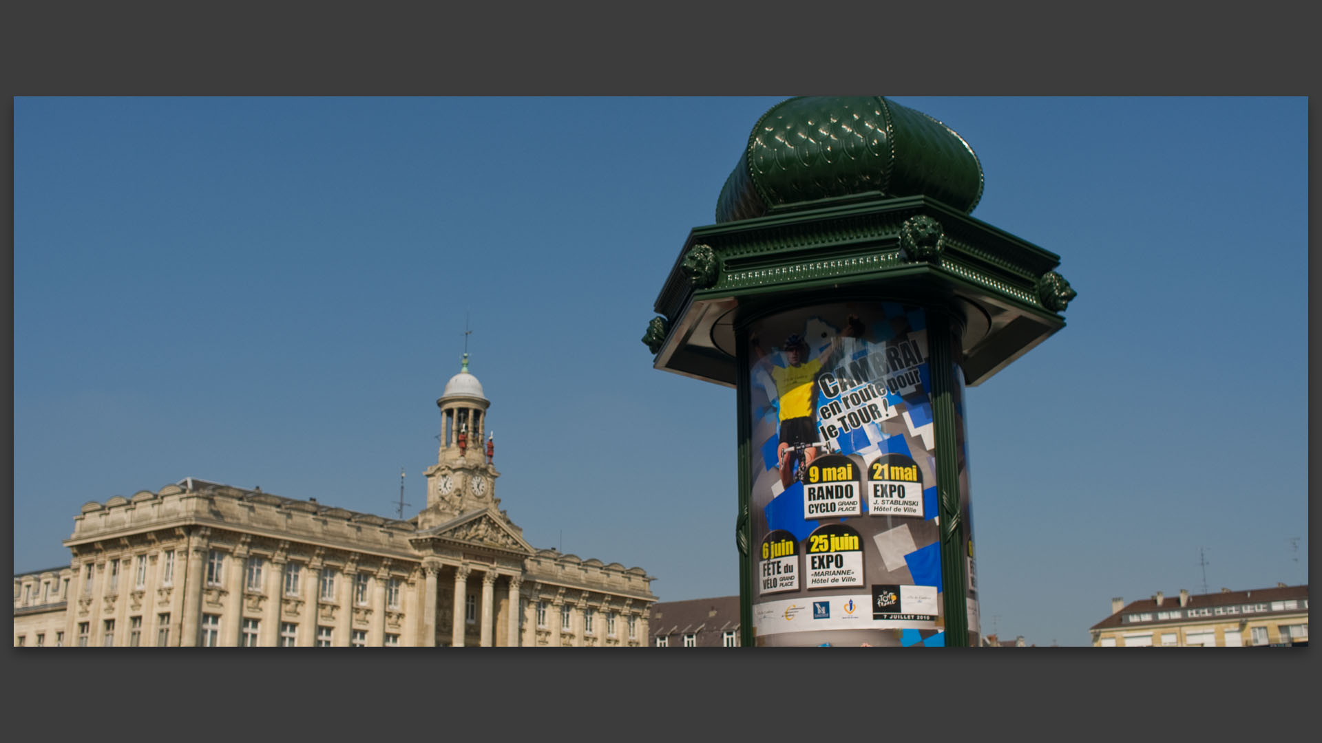 Annonce du tour de France, place Aristide-Briand, à Cambrai.