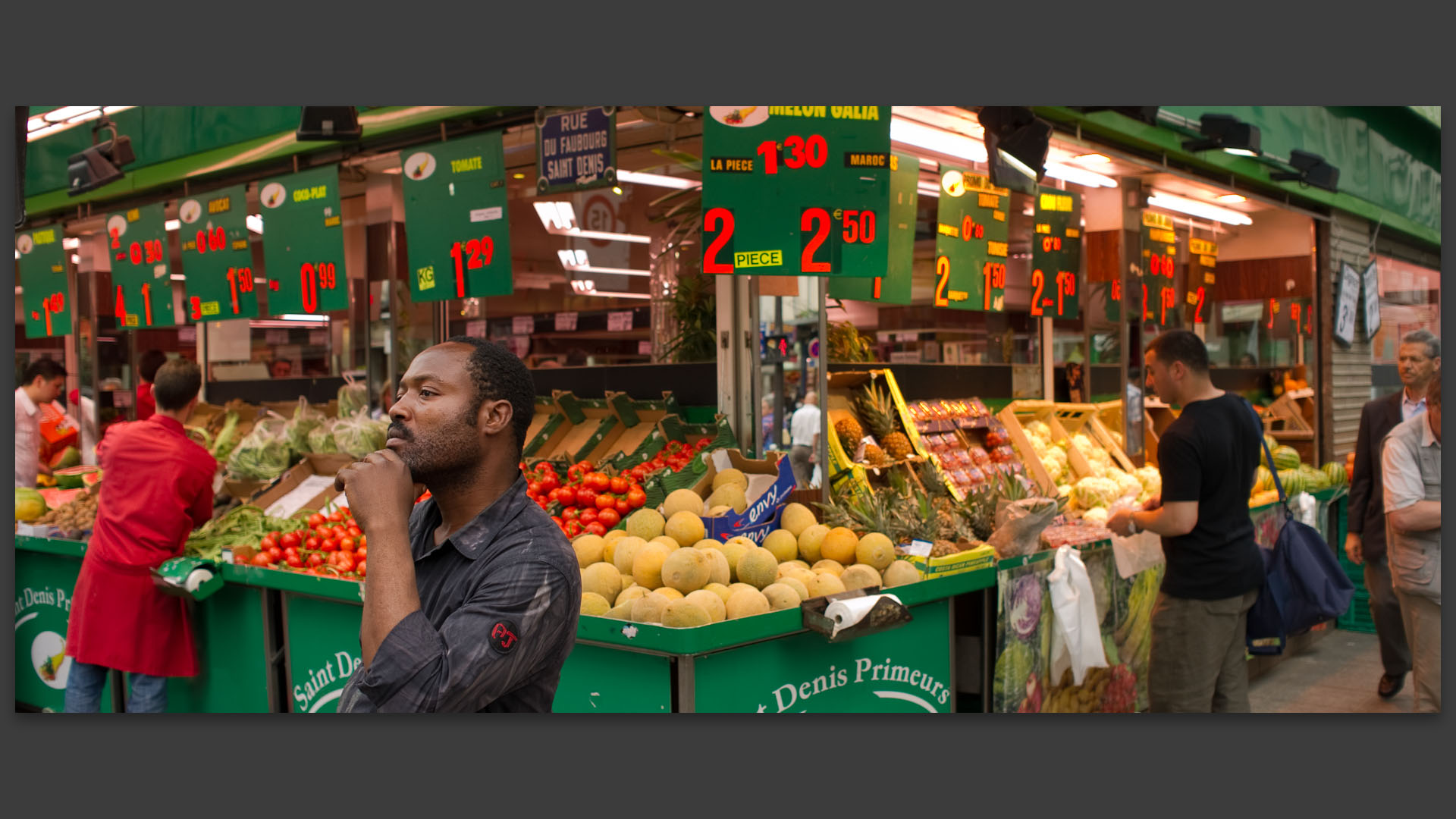 Marchand de légumes, rue du Faubourg Saint-Denis, à Paris.