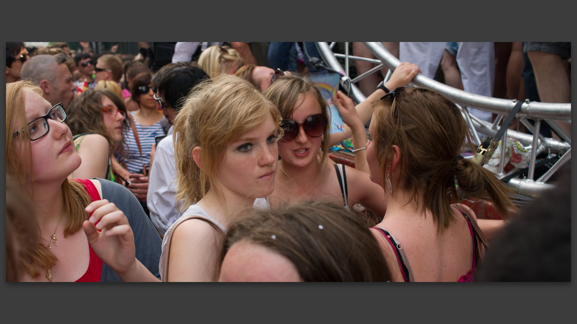 participantes à la lesbian et gay pride, rue d'Inkermann, à Lille.