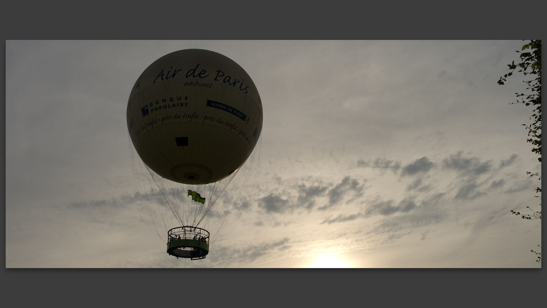 Le ballon d'Air Paris, parc André-Citroën, à Paris.