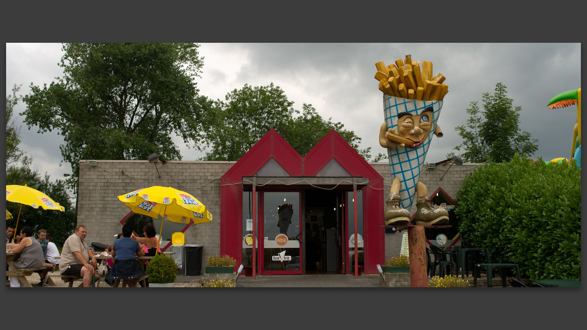 Temple de la frite, Bellestraat, au Mont Noir, en Belgique.