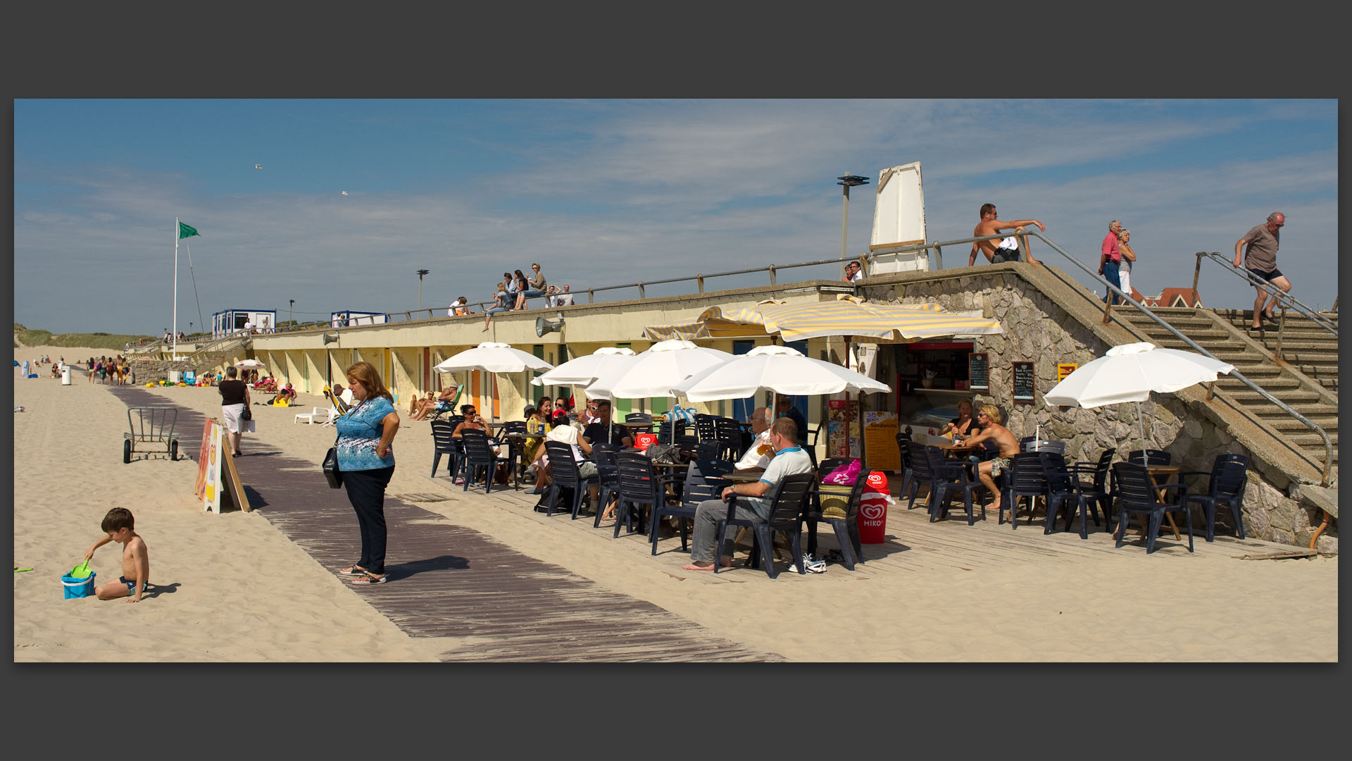 Vacanciers sur la plage du Touquet Paris plage.