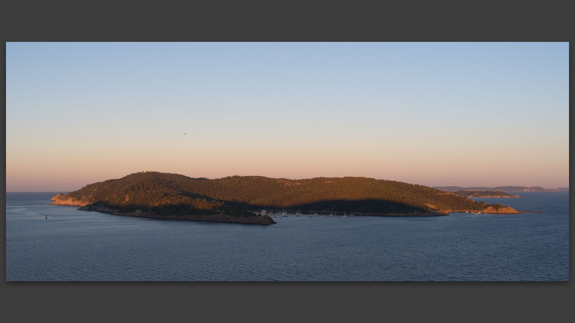 Lever de soleil sur Port Cros.