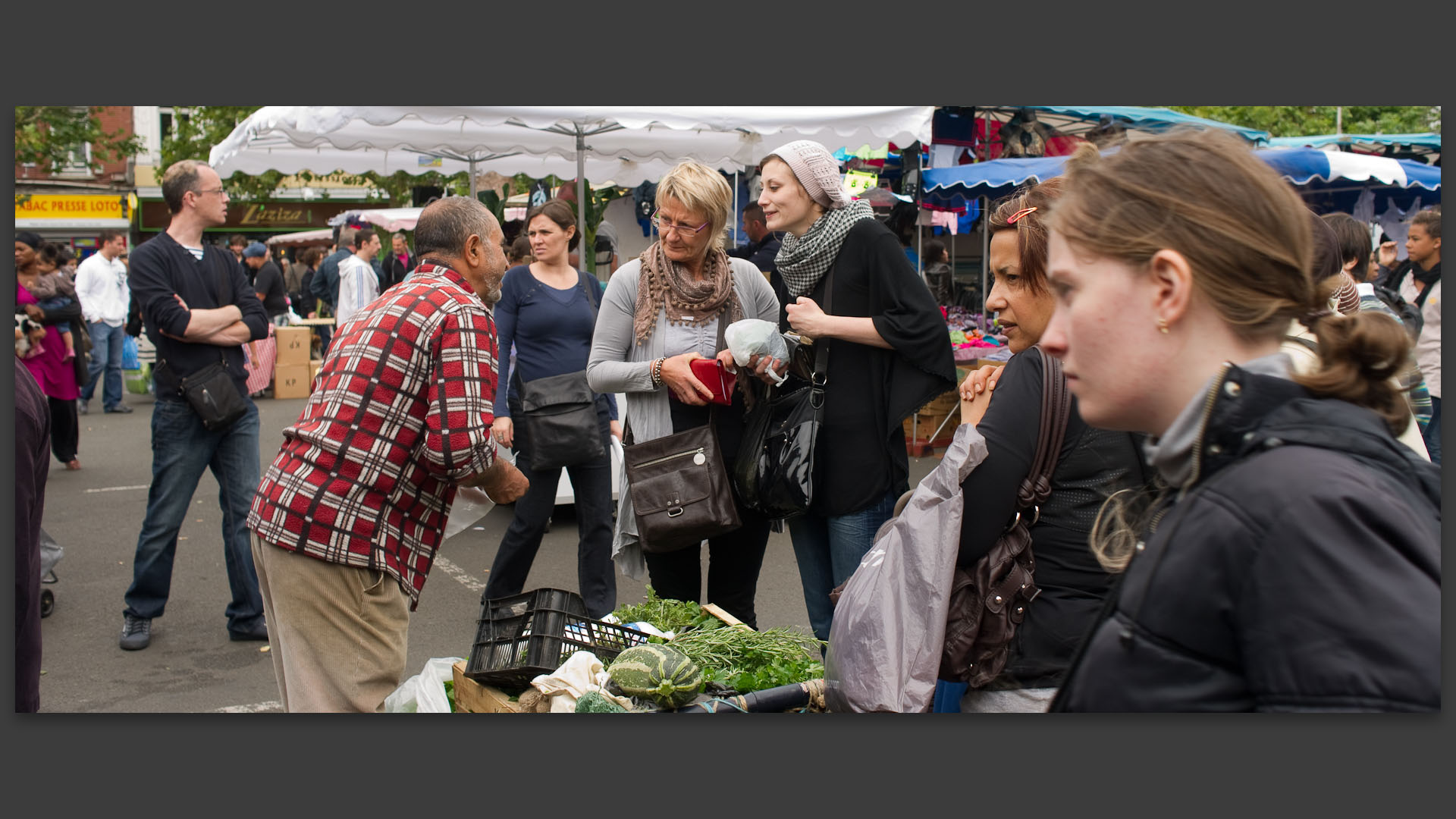 Marchandage, marché de Wazemmes, place de la Nouvelle Aventure, à Lille.