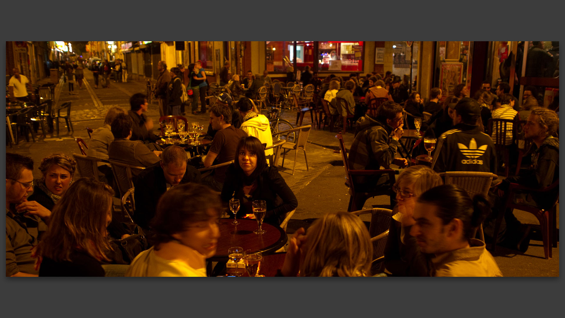 Braderie festive, terrasse du Relax, à Wazemmes, Lille.