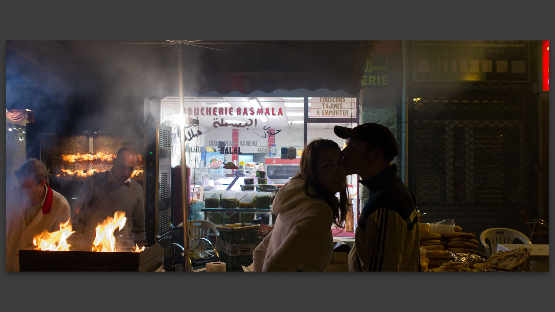 Tendre baiser, place de la Nouvelle Aventure, à Wazemmes, Lille.