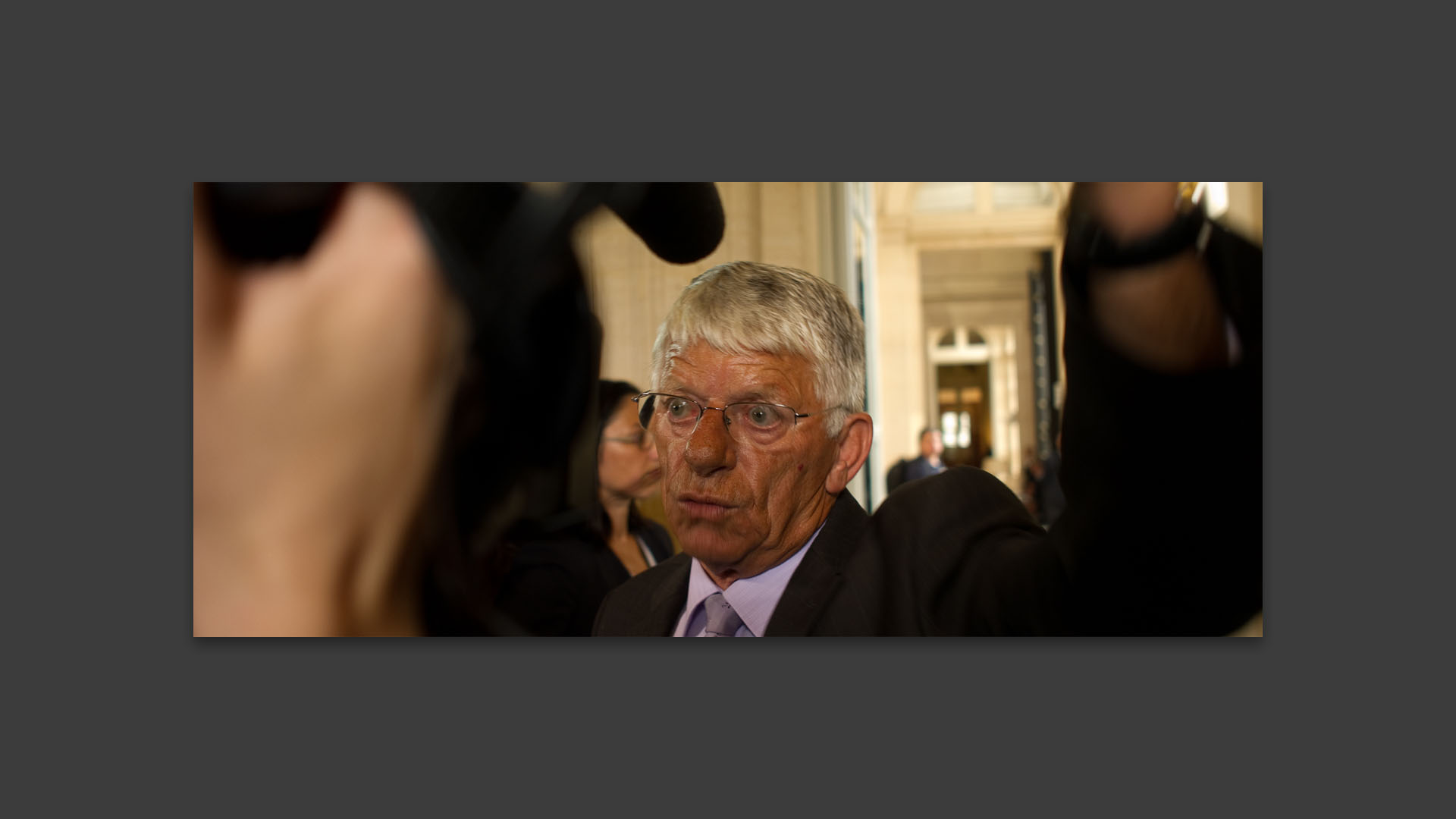 Le député Maxime Gremetz, salle des Quatre Colonnes, à l'Assemblée nationale, à Paris.