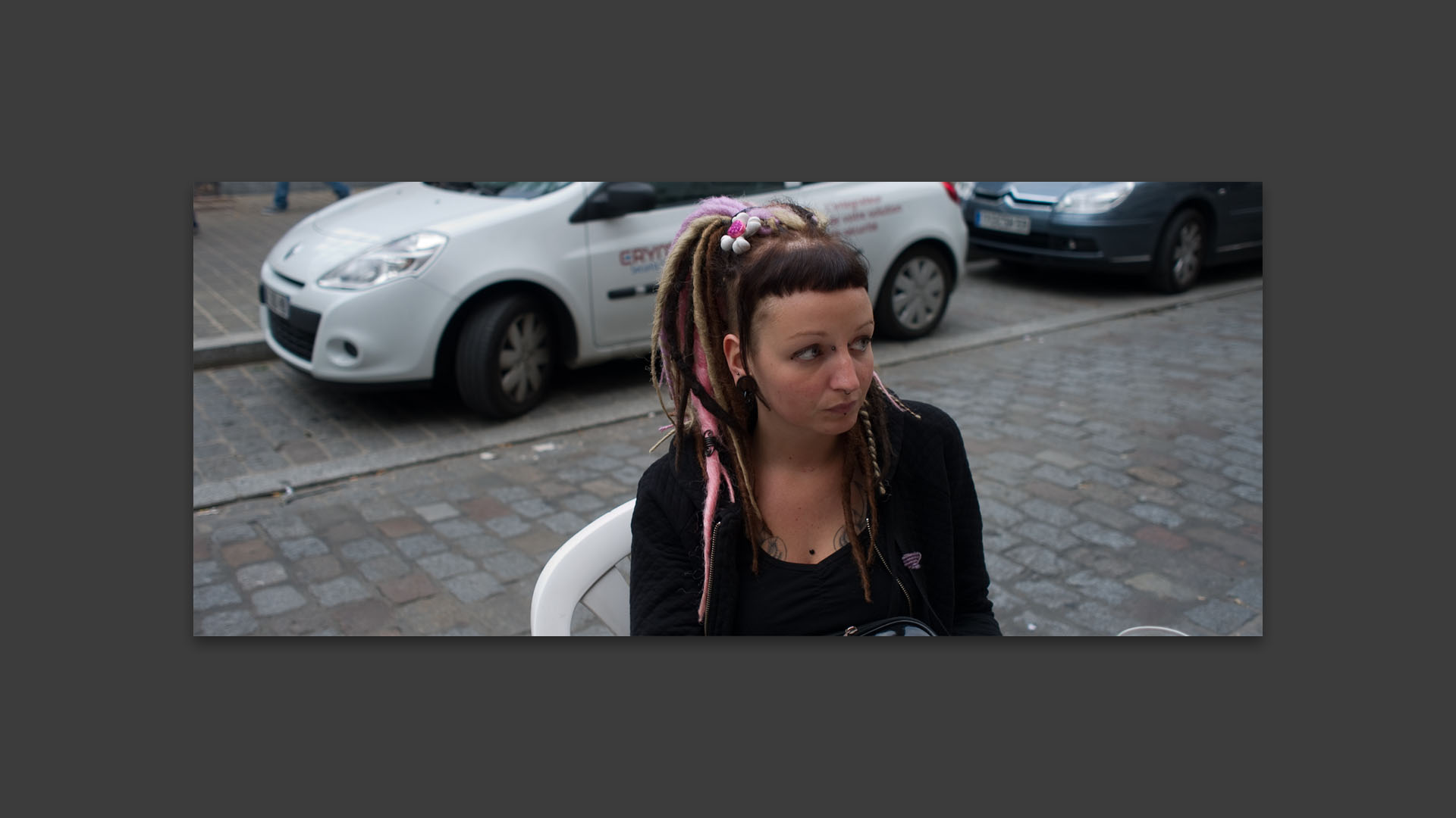 Noémie, à la terrasse de l'Absurde, à Wazemmes, Lille.