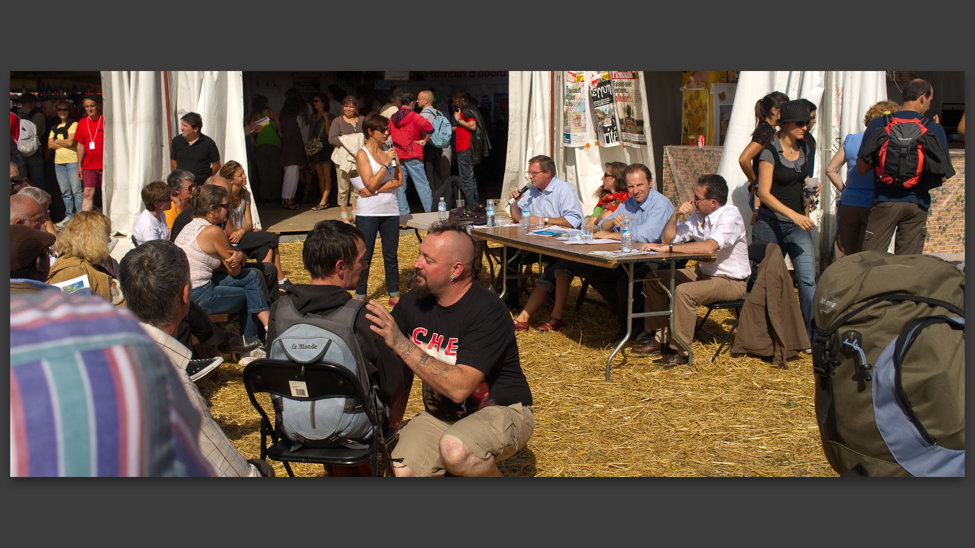 Débat politique à la fête de l'Humanité, à La Courneuve.