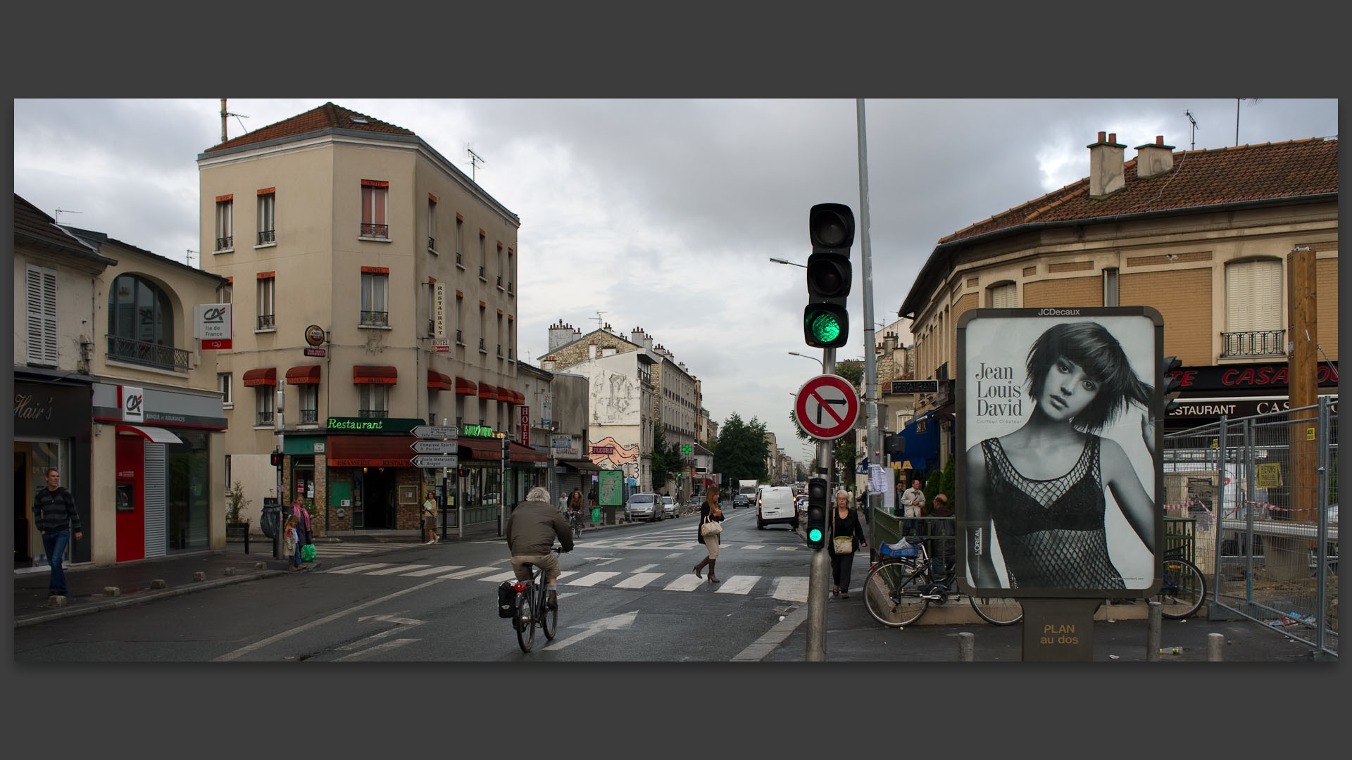 La Croix de Chavaux, rue de Paris, à Montreuil.