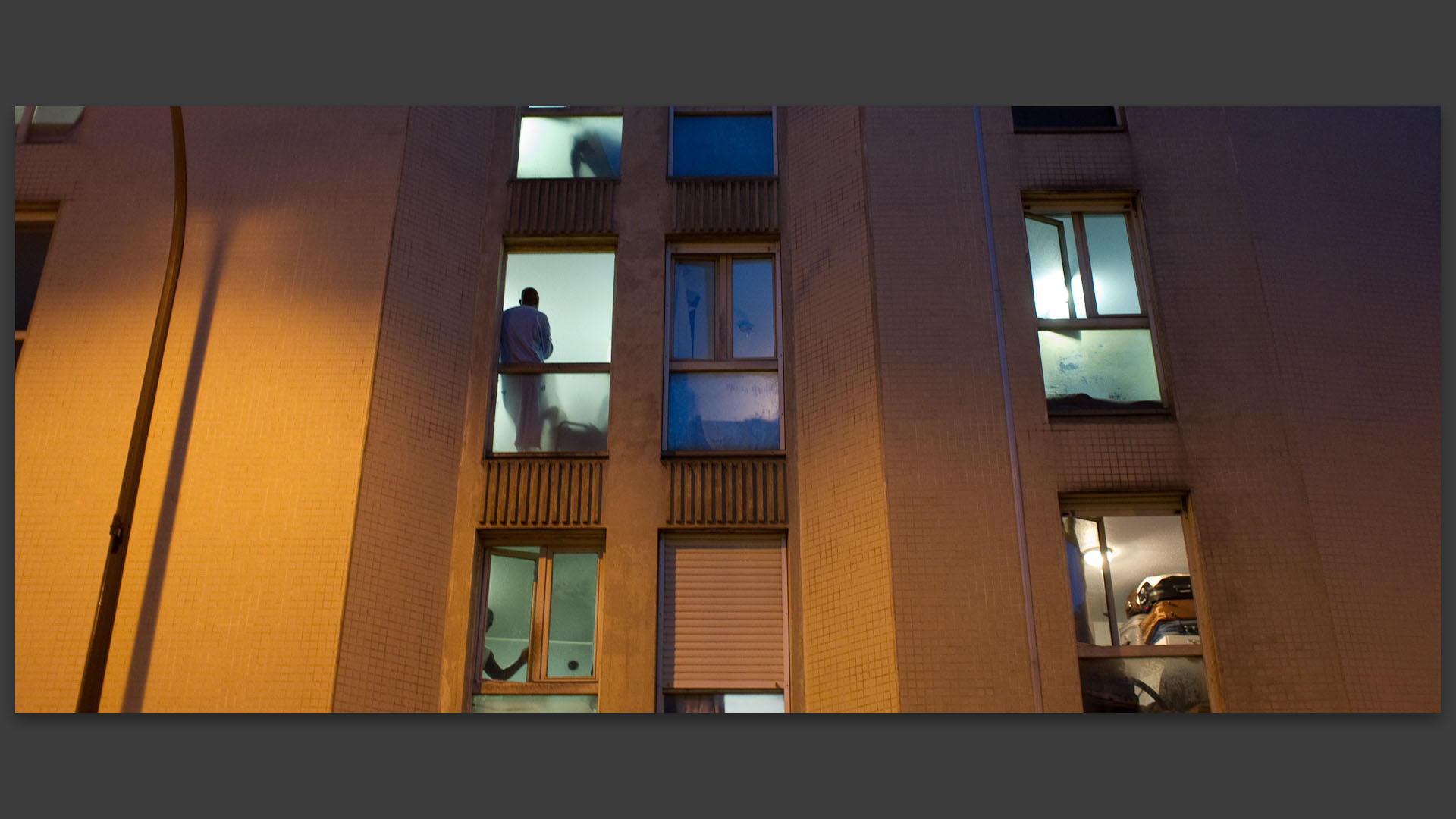 Foyer ADEF de travailleurs immigrés, rue des Amandiers, à Paris.