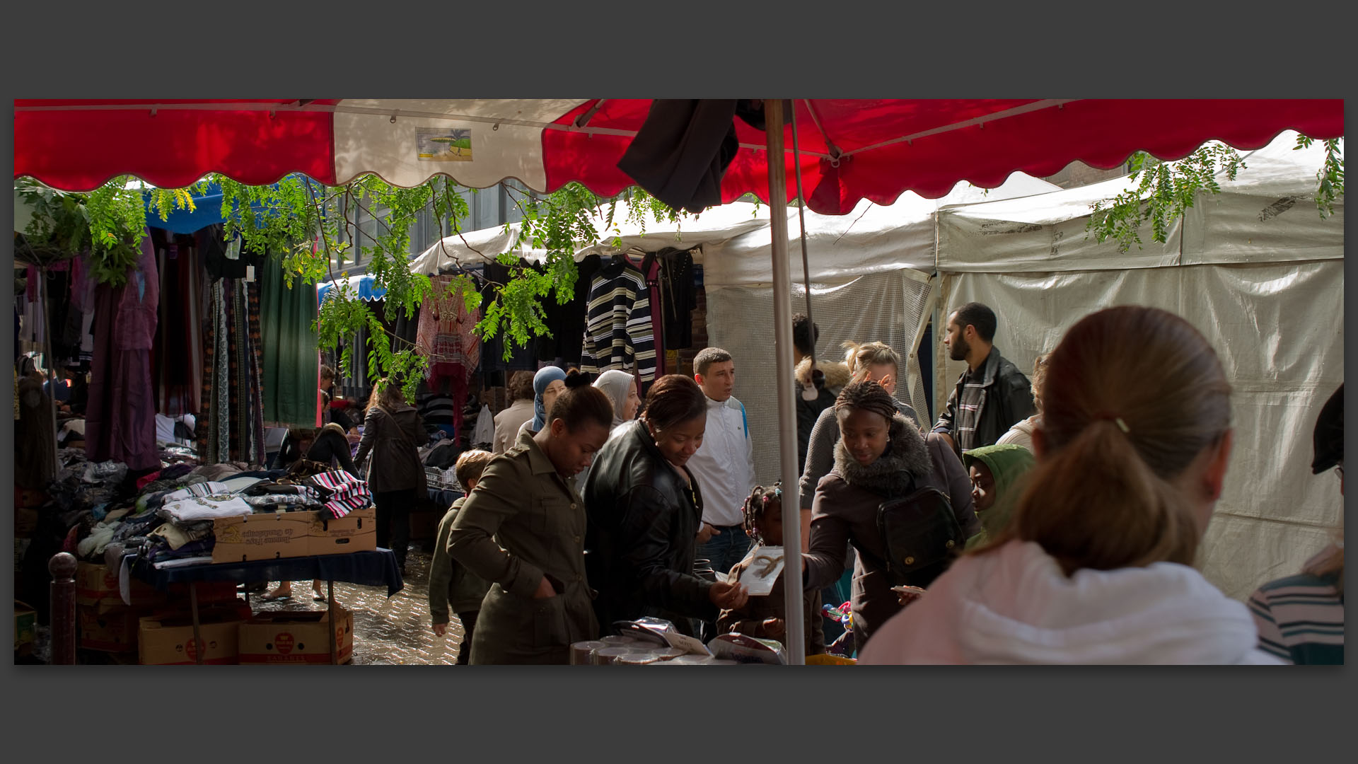 Le marché de Wazemmes, place de la Nouvelle Aventure, à Lille.