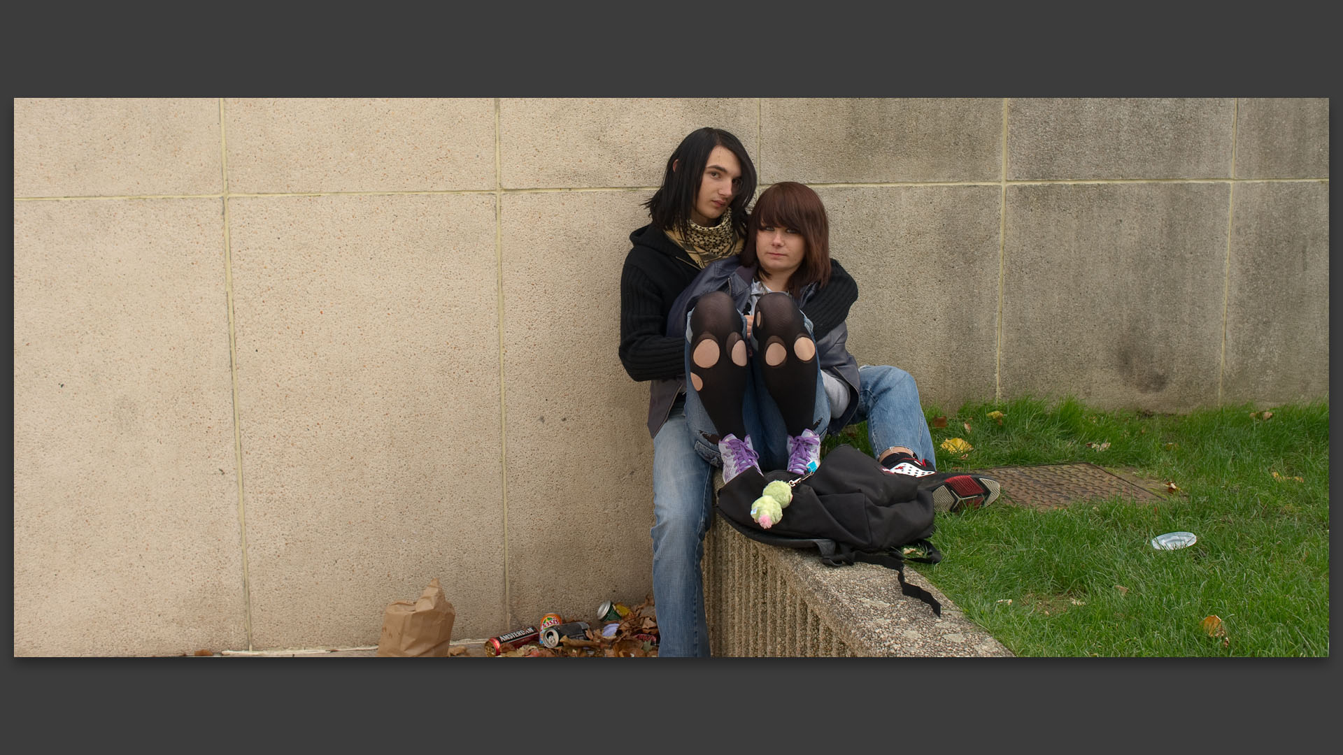 Jeunes amoureux, place de la République, à Lille.