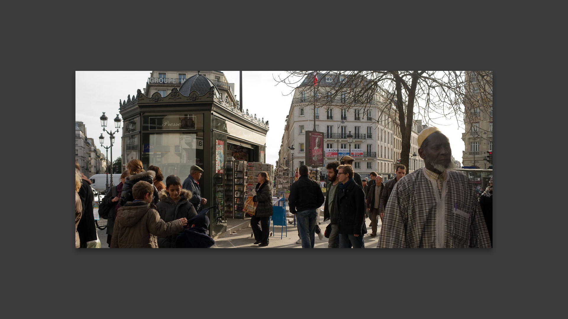 Animation, place Clichy, à Paris.