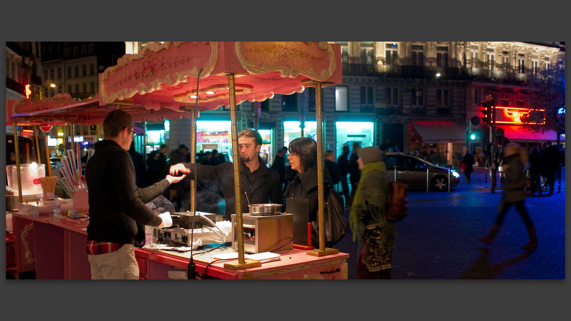 Marchand de gaufres, place de la Gare, à Lille.