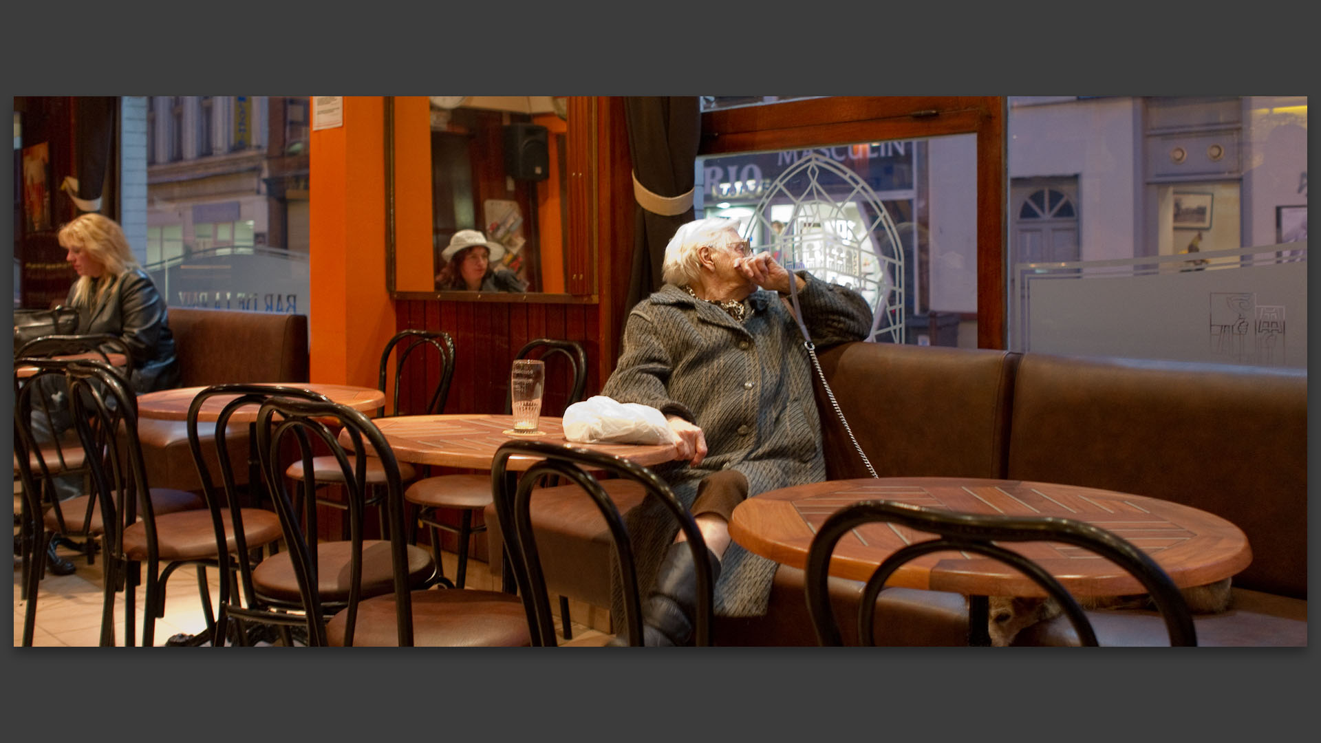 Au bar de la Paix, rue Gambetta, à Wazemmes, Lille.