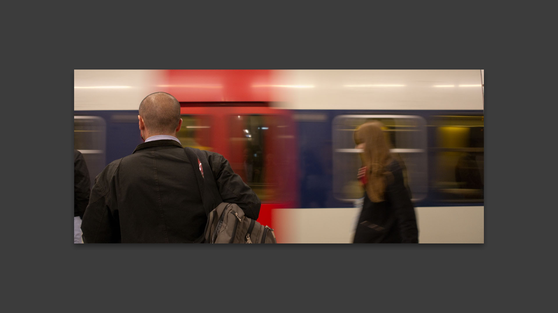 Arrivée d'une rame de RER, station Saint-Michel, à Paris.