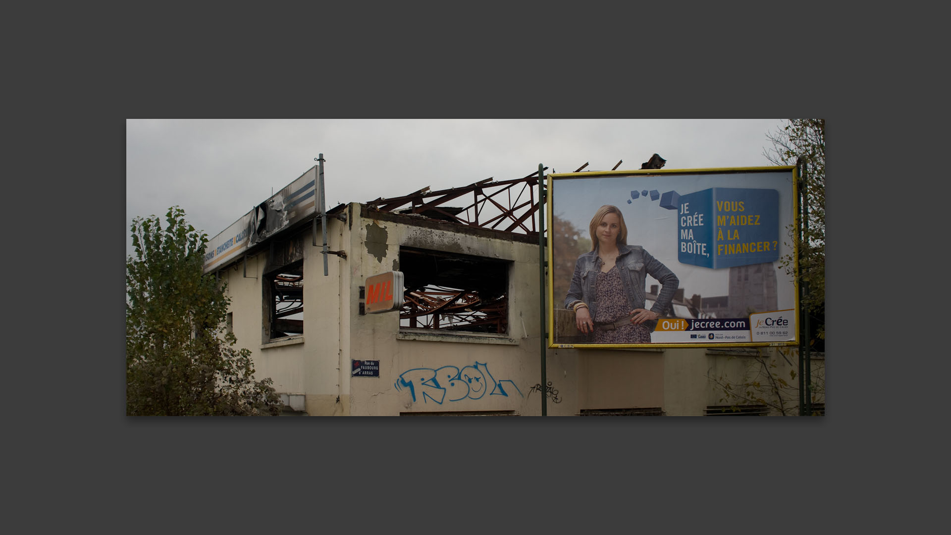 Fantaisie publicitaire, rue du Faubourg d'Arras, à Lille.