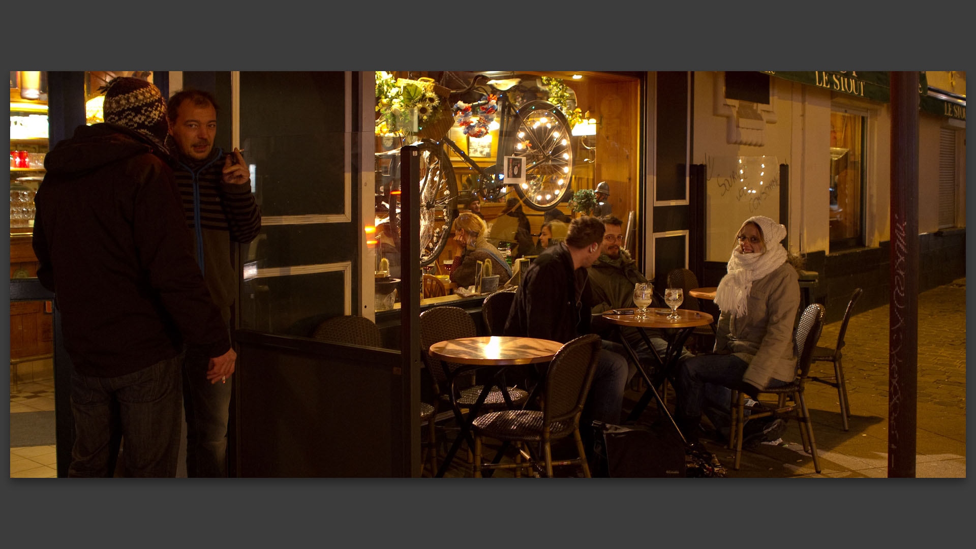 - 5° à la terrasse du Stout, rue Gambetta, à Wazemmes, Lille.