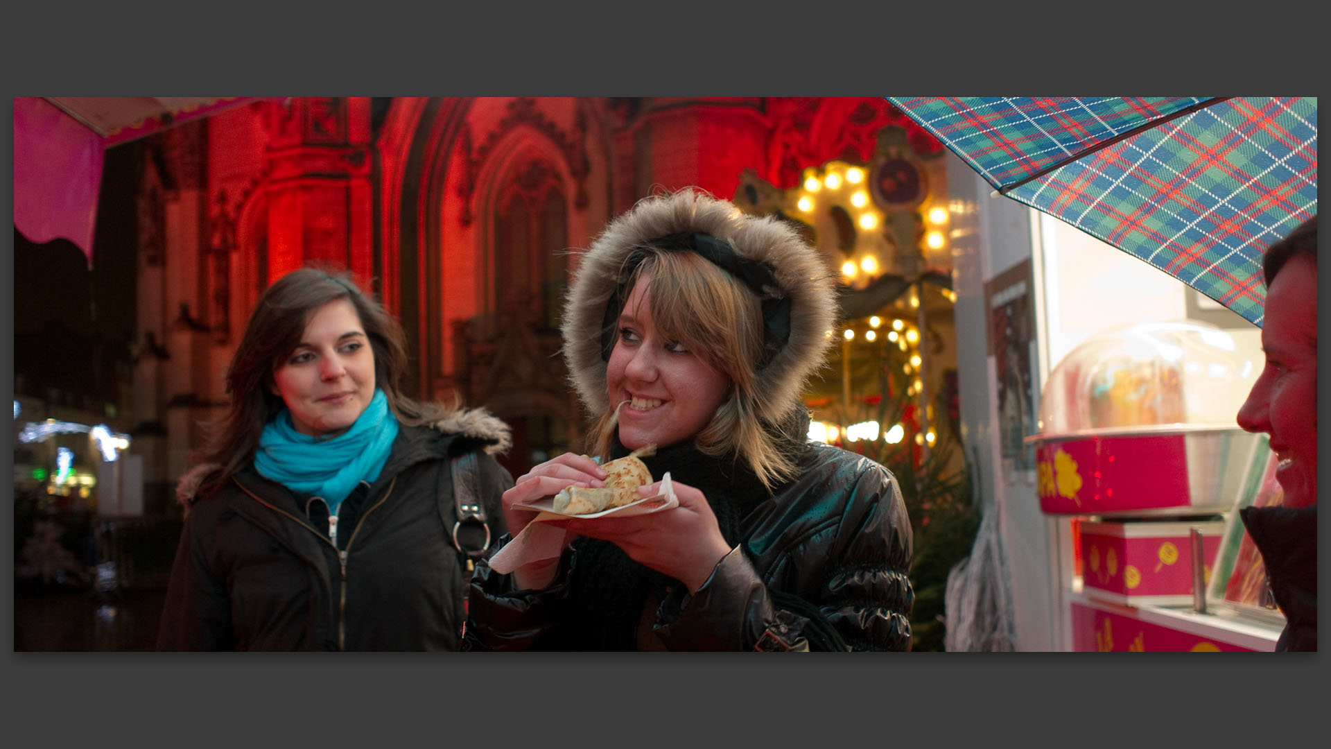 Une bonne crêpe au marché de Noël, place de la République, à Tourcoing.