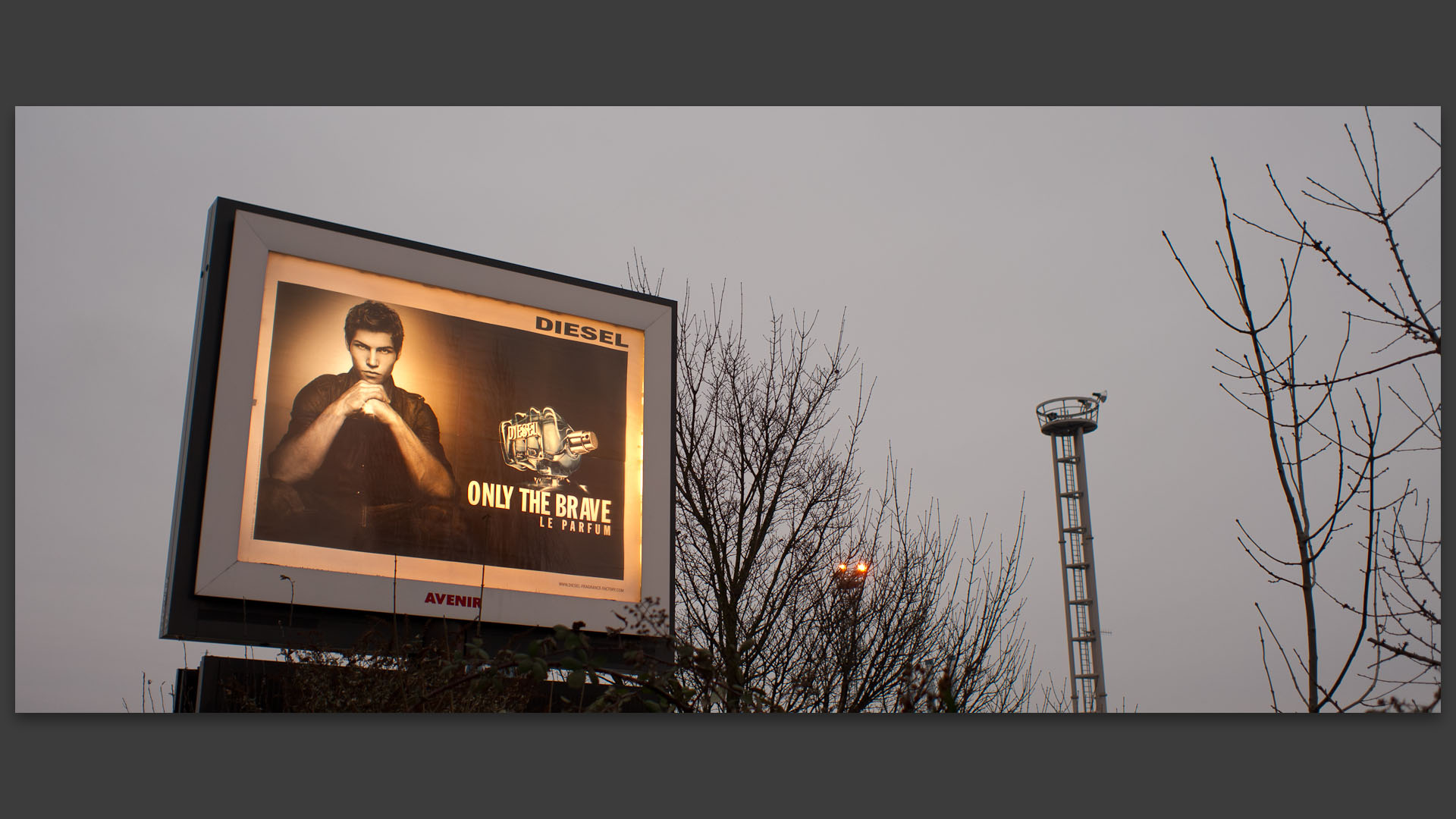 Affiche publicitaire, rue du Pont de Tournai, à Lille.