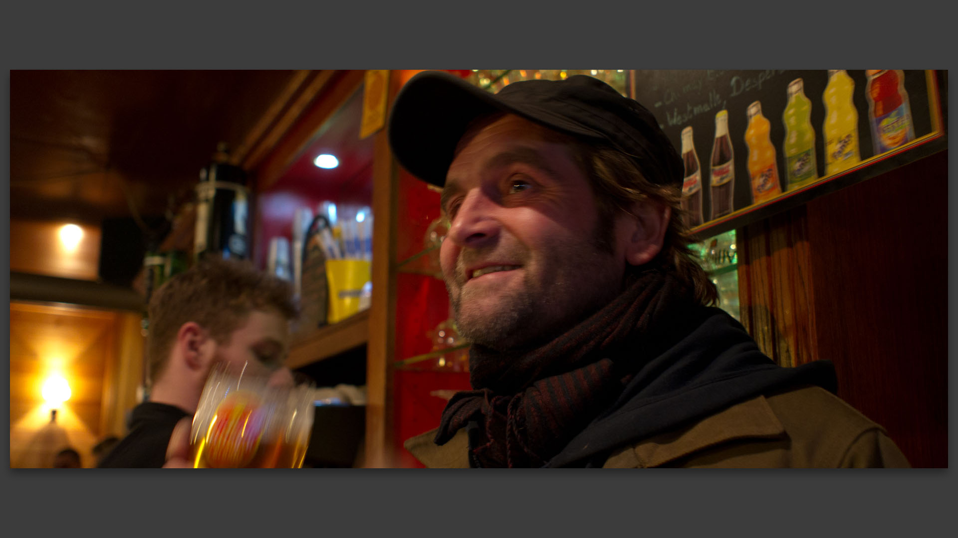 Au bar du Relax, place de la Nouvelle Aventure, à Wazemmes, Lille.