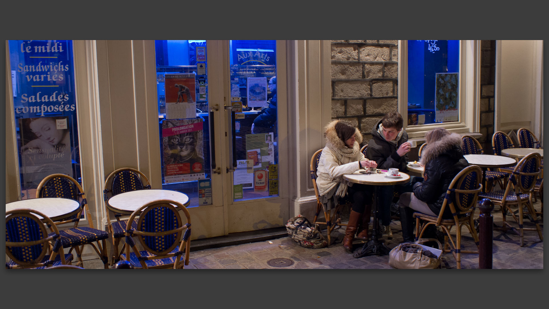 En terrasse du café des Arts, place du Concert, à Lille.