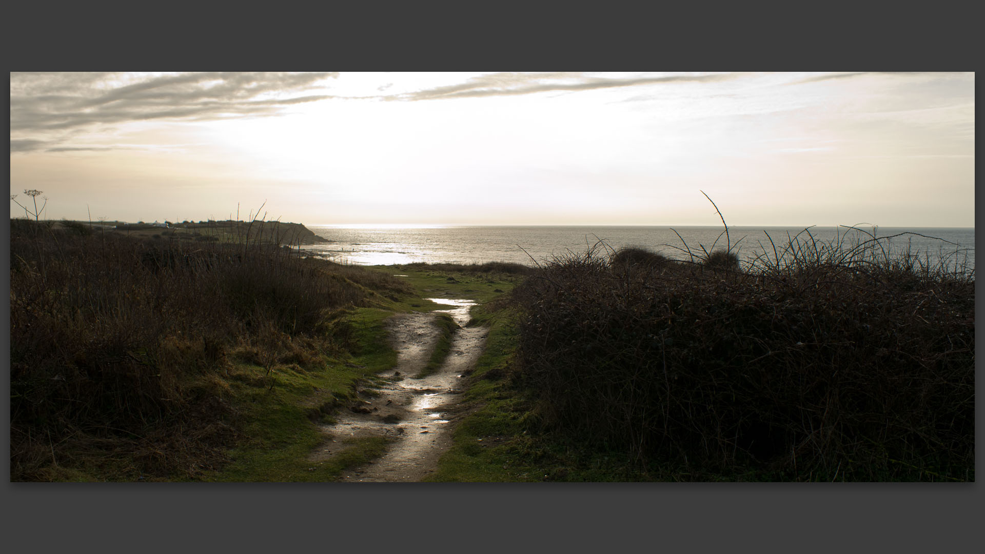 Paysage maritime entre le cap Gris-Nez et le cap Blanc-Nez.