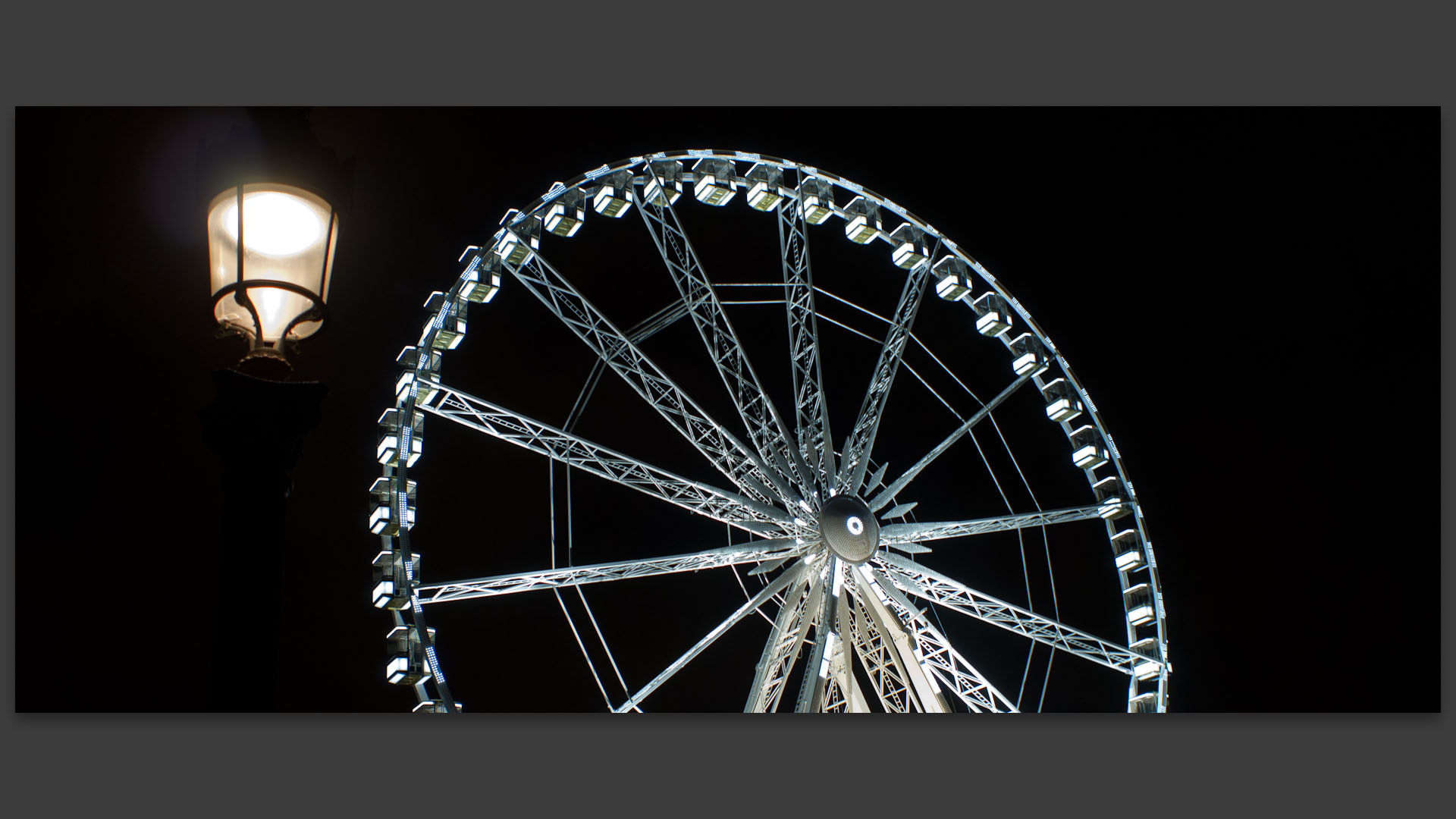 La grande roue, place de la Concorde, à Paris.