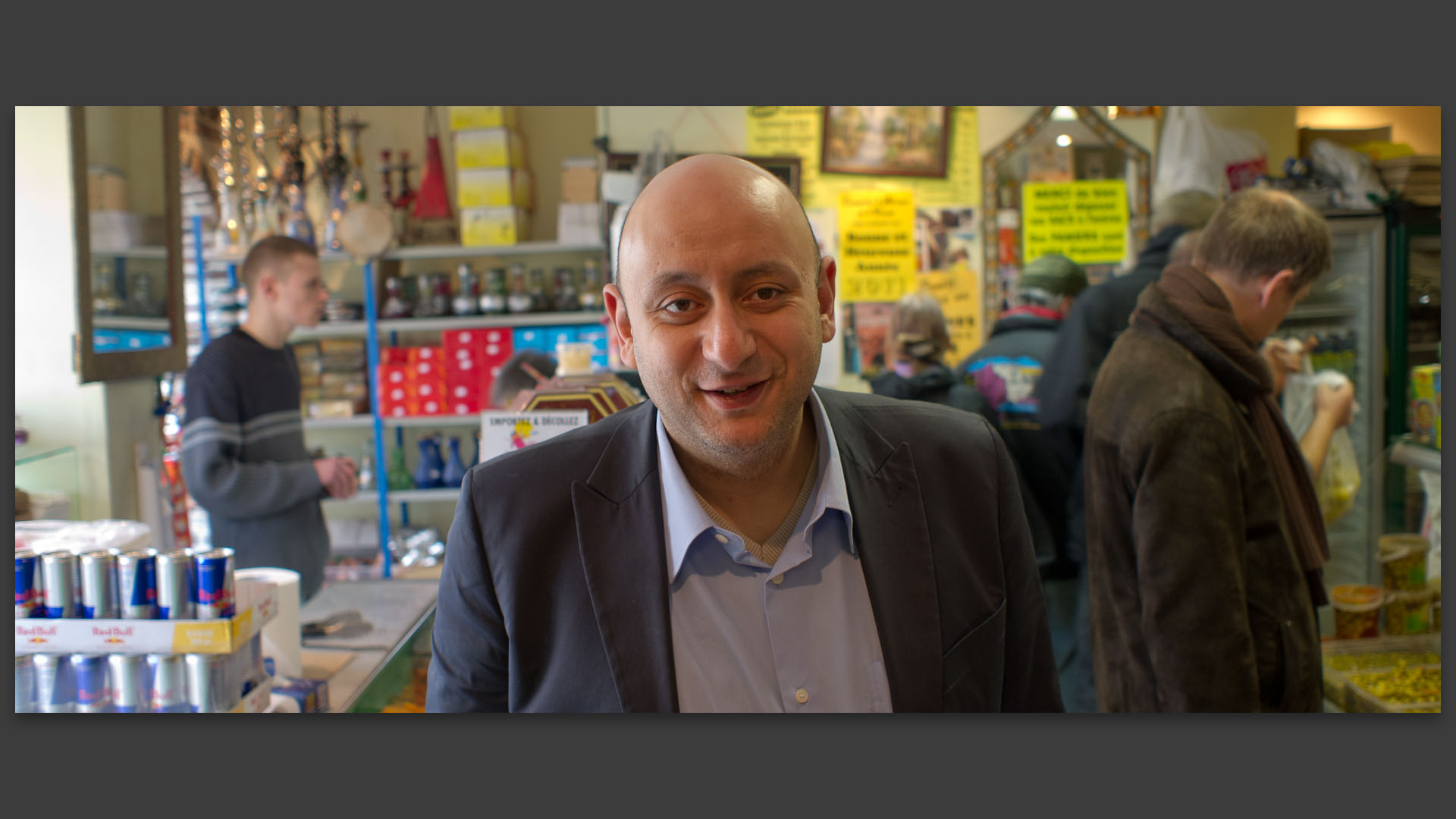 Hakim au Comptoir d'Afrique et d'Orient, rue du Marché, à Wazemmes, Lille.