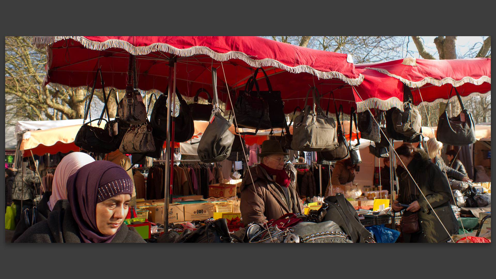 Au marché de Wazemmes, place de la Nouvelle Aventure, à Lille.