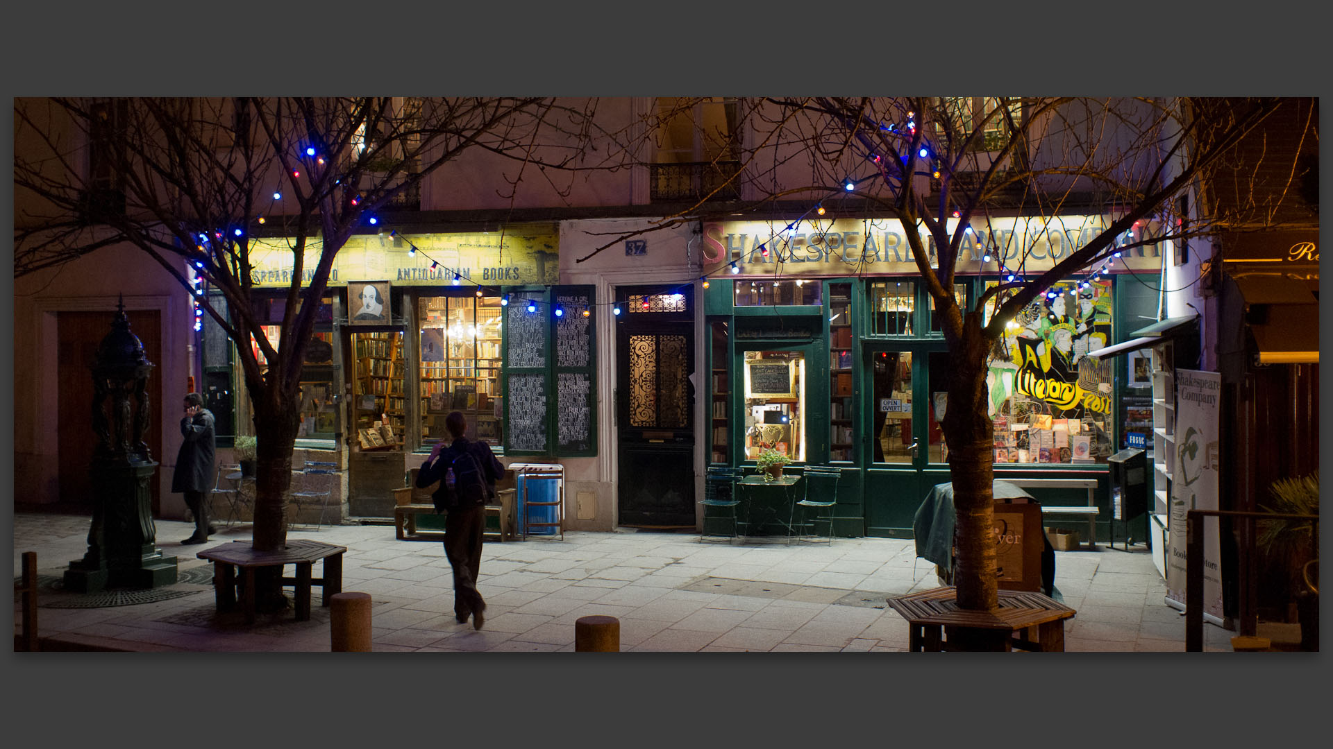 Shakespeare and company, rue de la Bûcherie, à Paris.