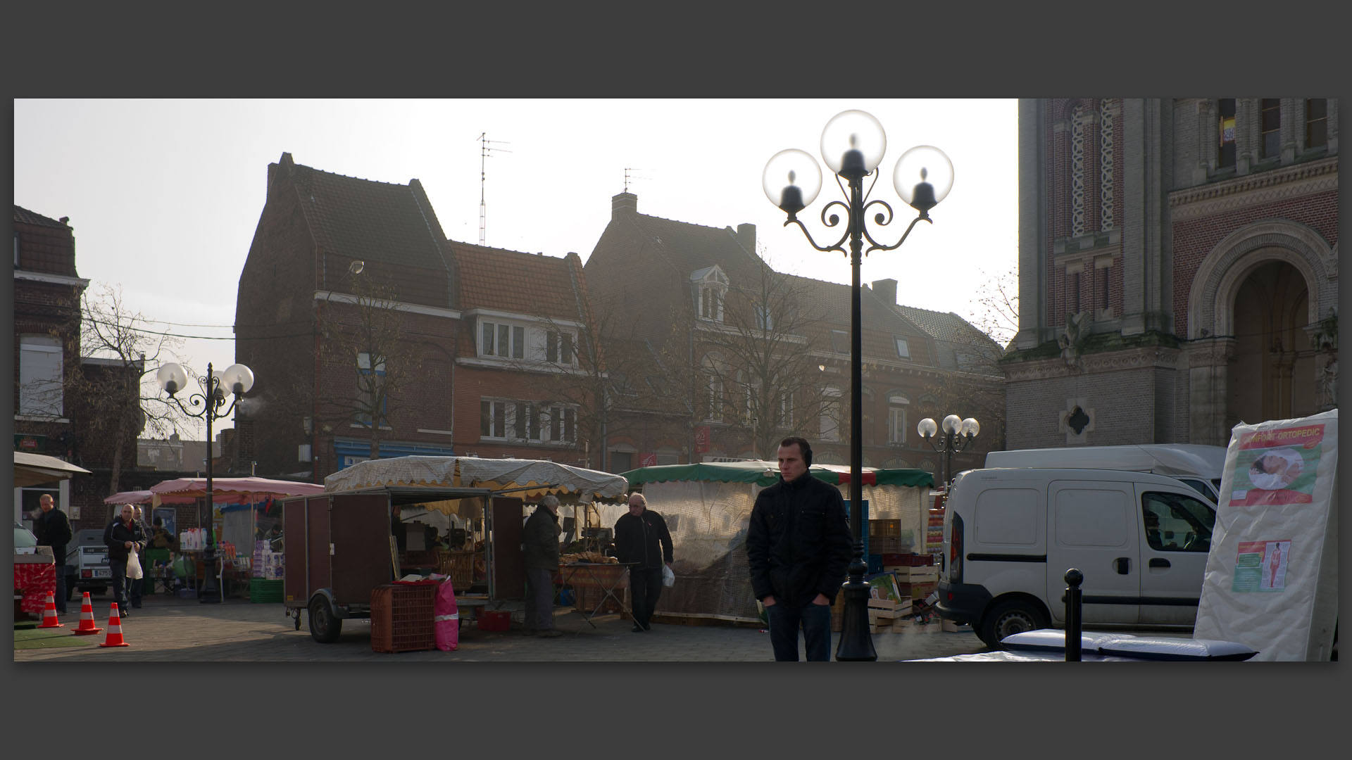 Au marché Saint-Pierre, place de la Liberté, à Croix.