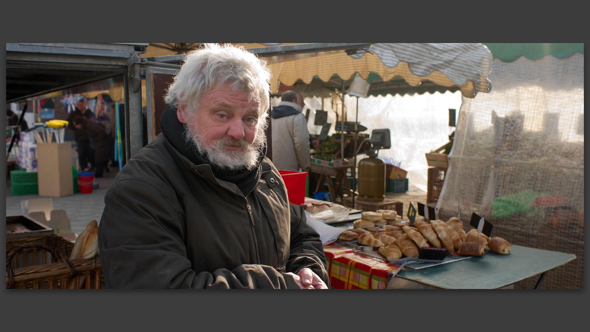 Au marché Saint-Pierre, place de la Liberté, à Croix.