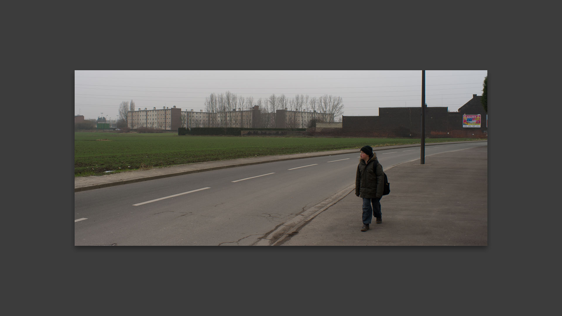 Retour d'écolier, rue de Carihem, à Roubaix.