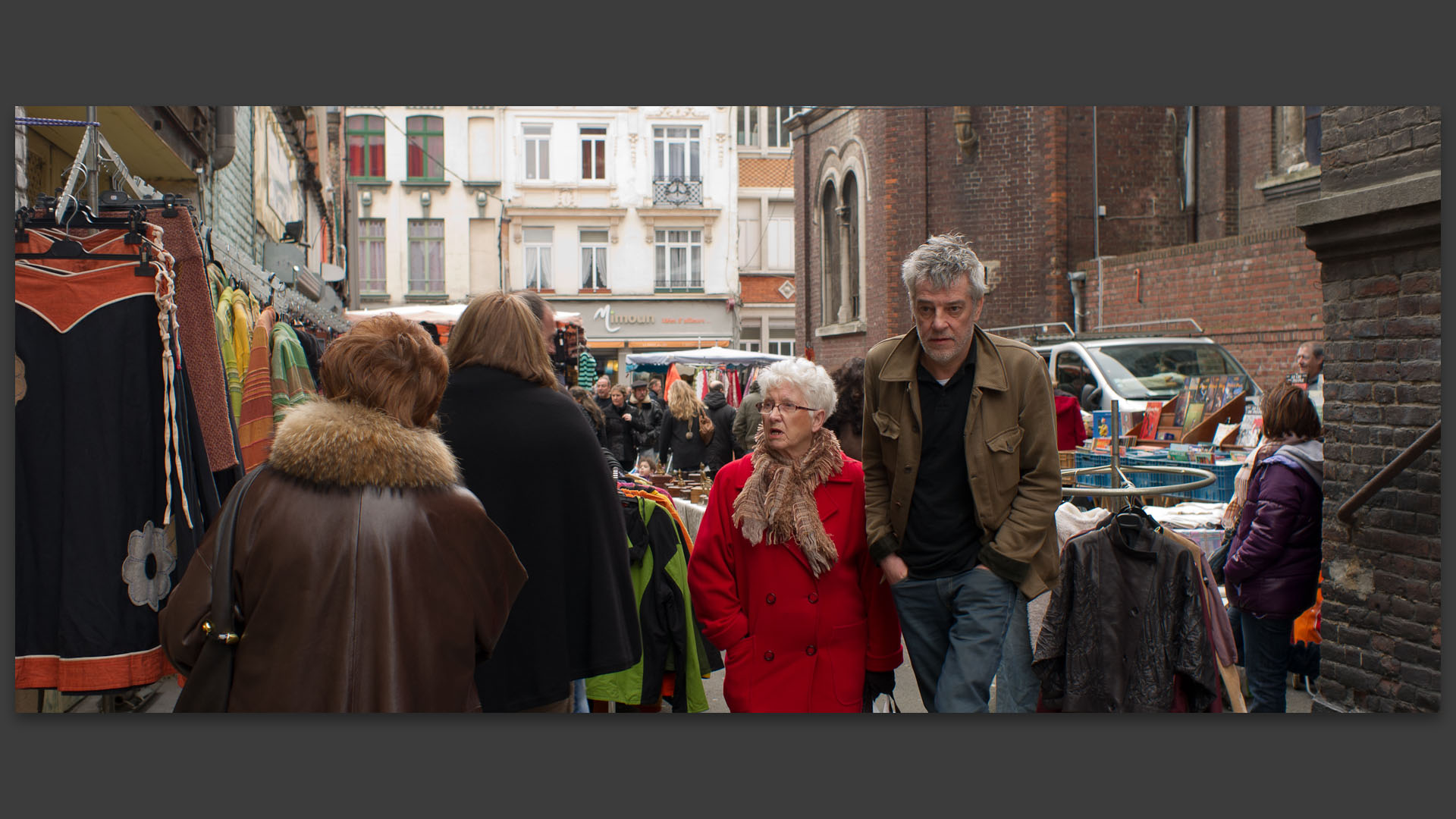 Au marché de Wazemmes, parvis de Champ de la Croix, à Lille.