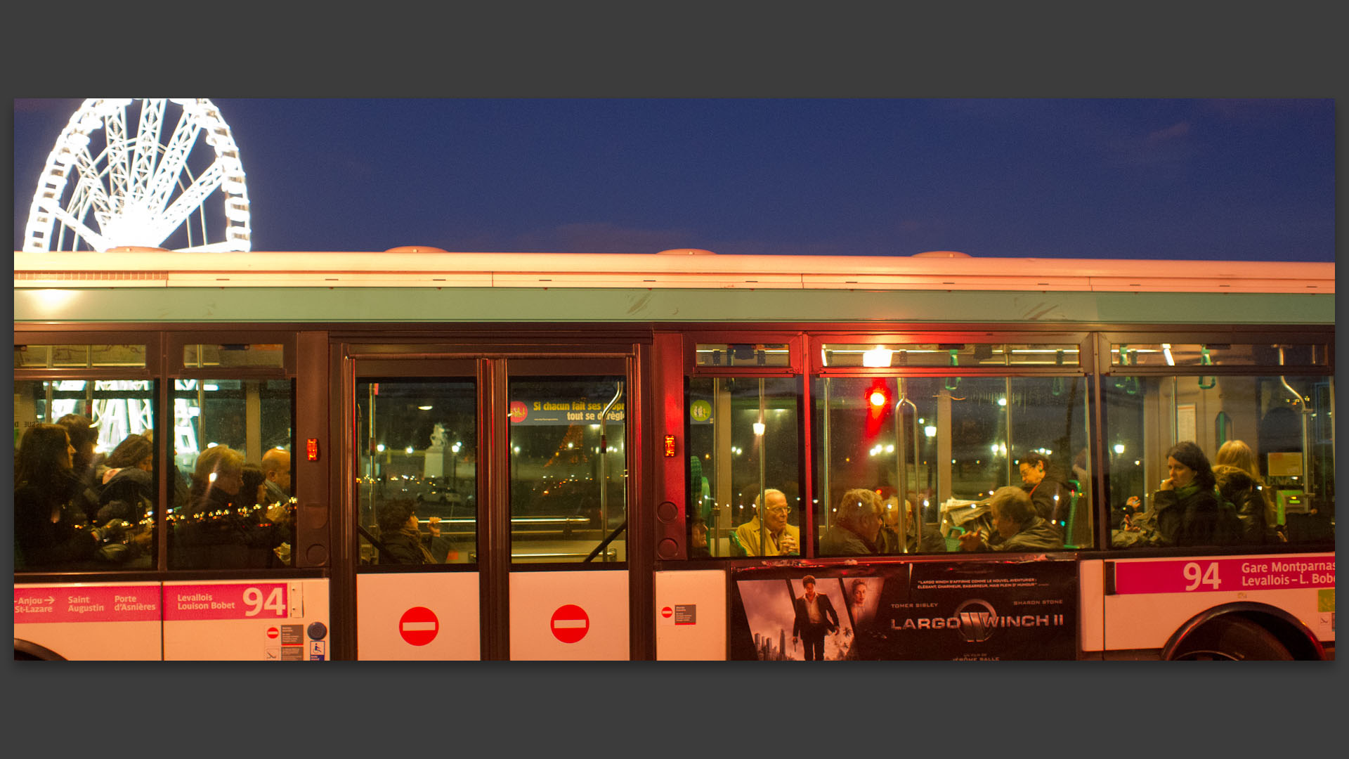 Autobus, place de la Concorde, à Paris.