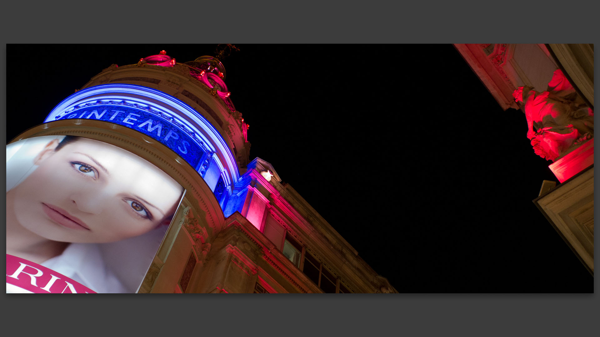 Les grands magasins du Printemps, boulevard Haussmann, à Paris.