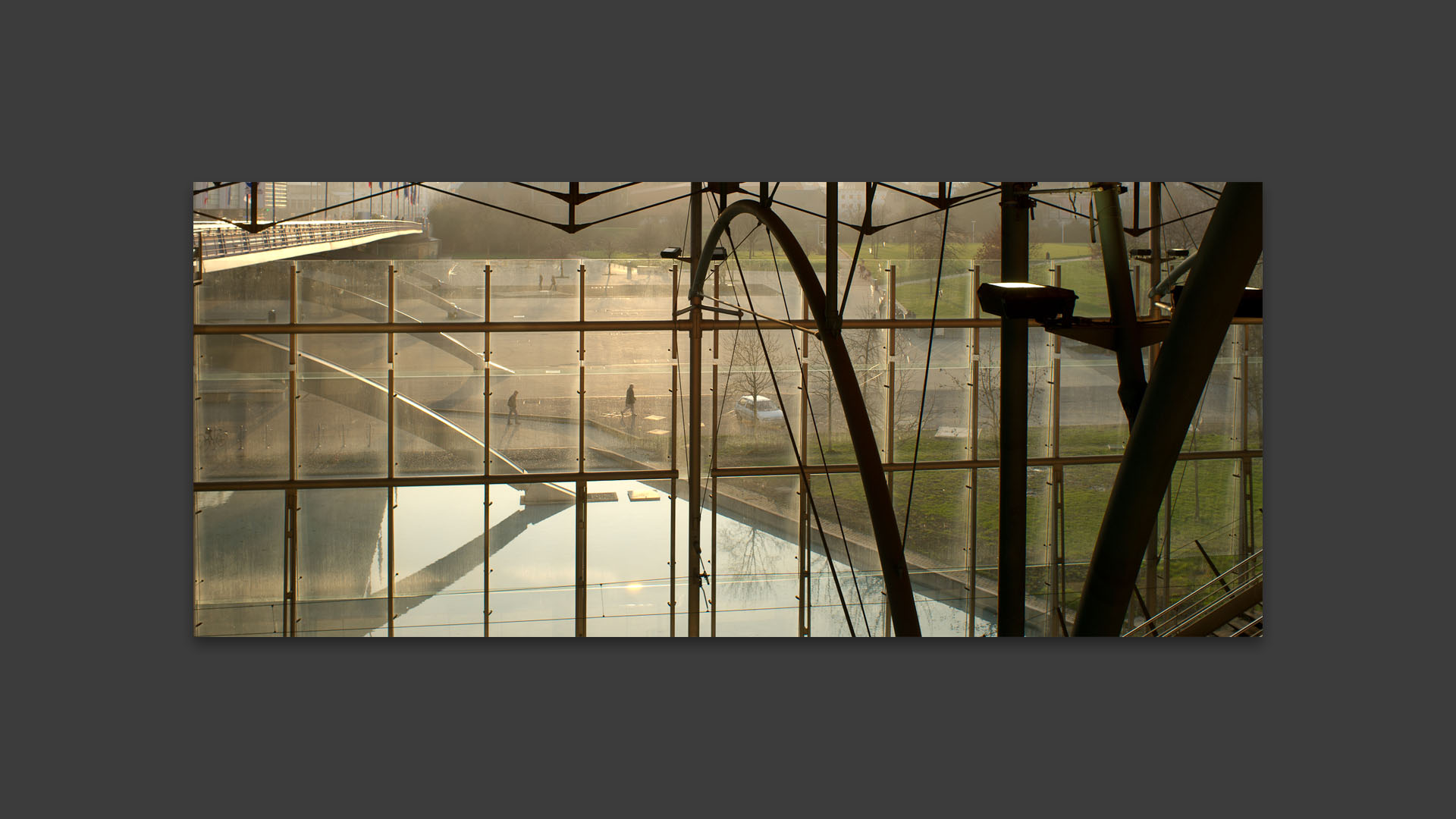 La place François-Mitterrand vue de la gare Lille Europe, à Euralille.