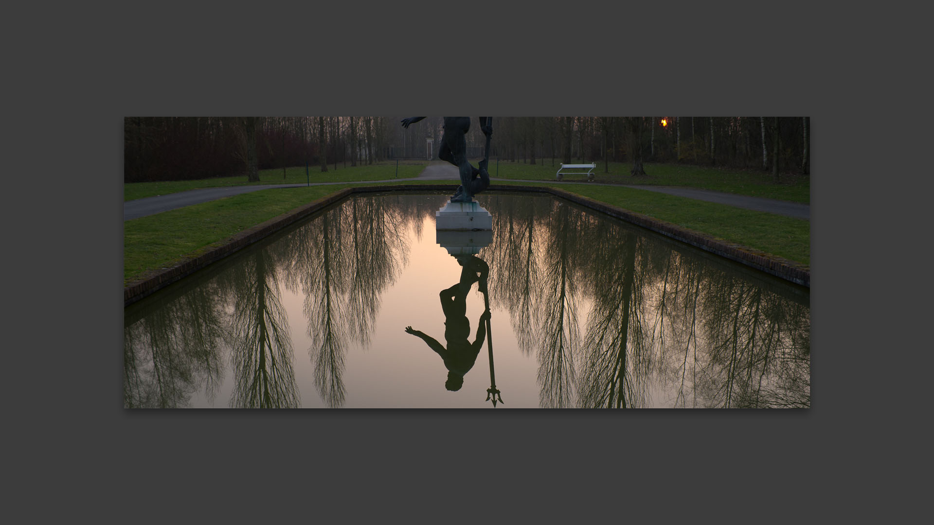 Statue dans le parc du château de Vert Bois, à Bondues.