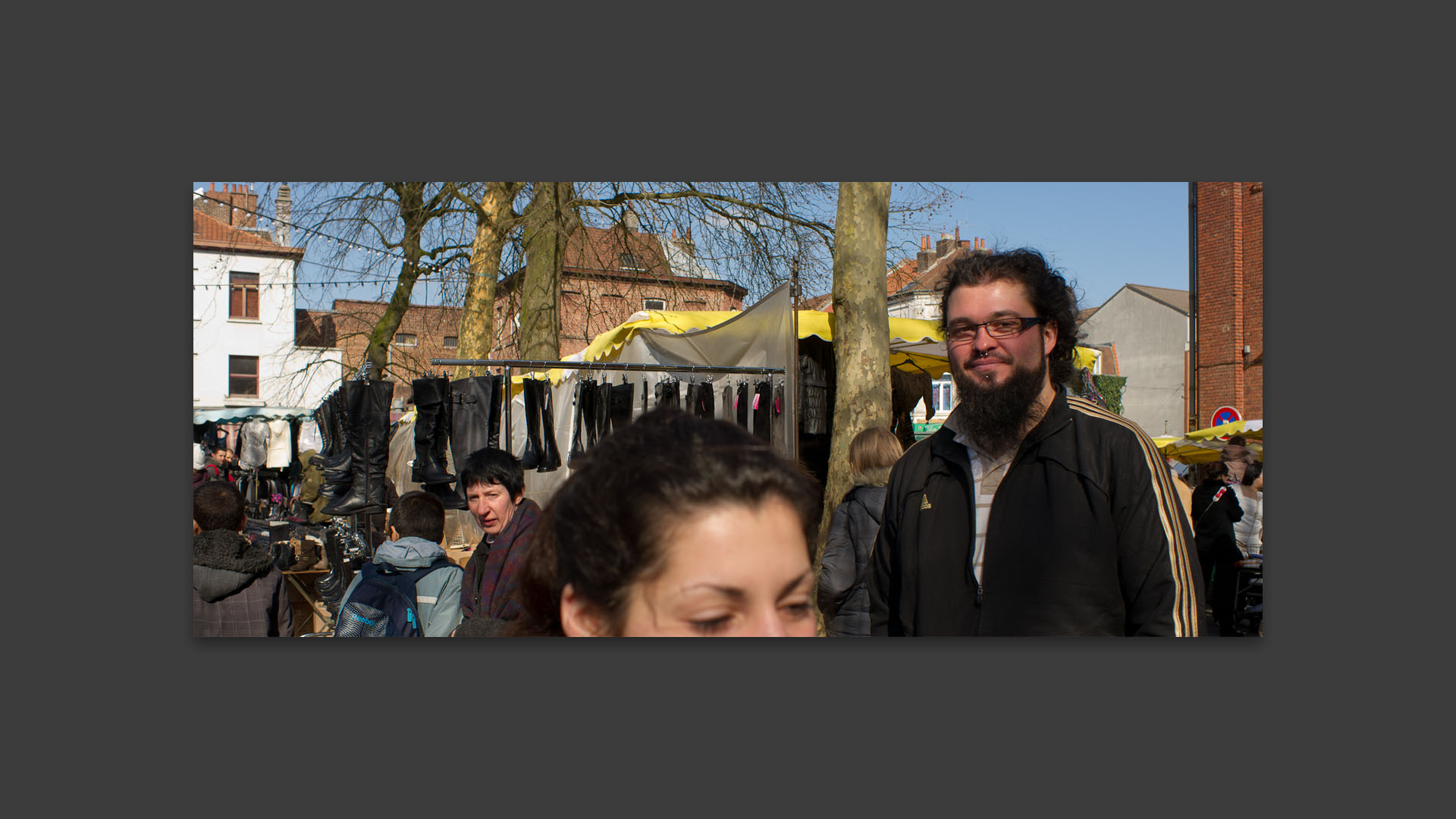 Au marché de Wazemmes, place de la Nouvelle Aventure, à Lille.