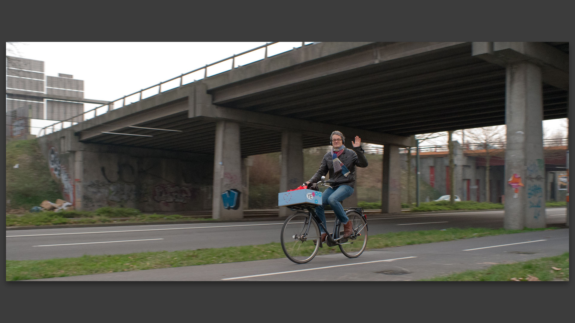 Cycliste, avenue de Flandre, à Wasquehal.