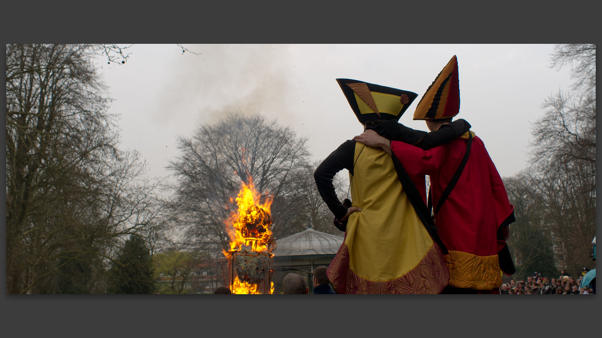 L'embrasement du bonhomme hiver, au carnaval de Croix.