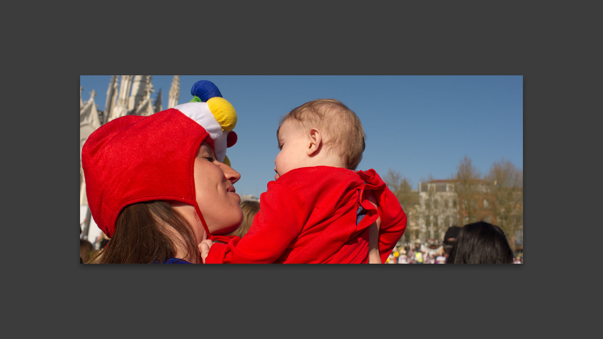 Pendant le carnaval de Roubaix, sur la Grand Place.