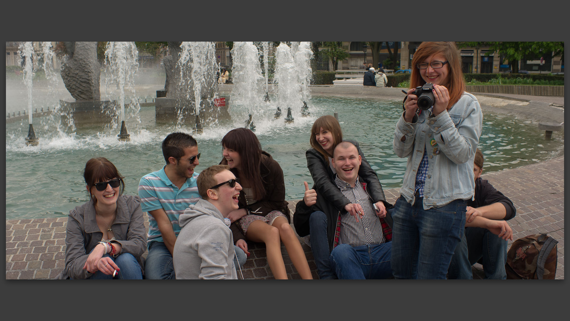 Jeunes, place de la République, à Lille.