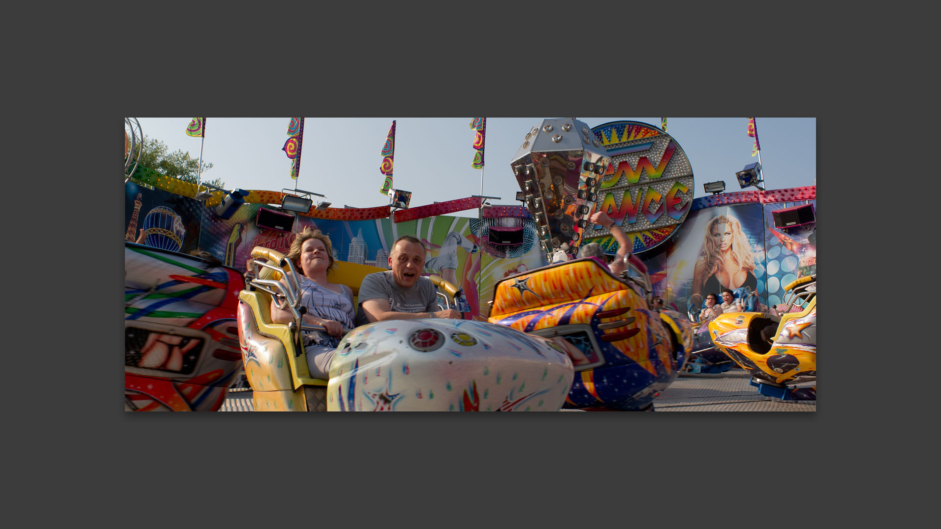 Tournis dans un manège, foire aux manèges, esplanade du Champ de Mars, à Lille.