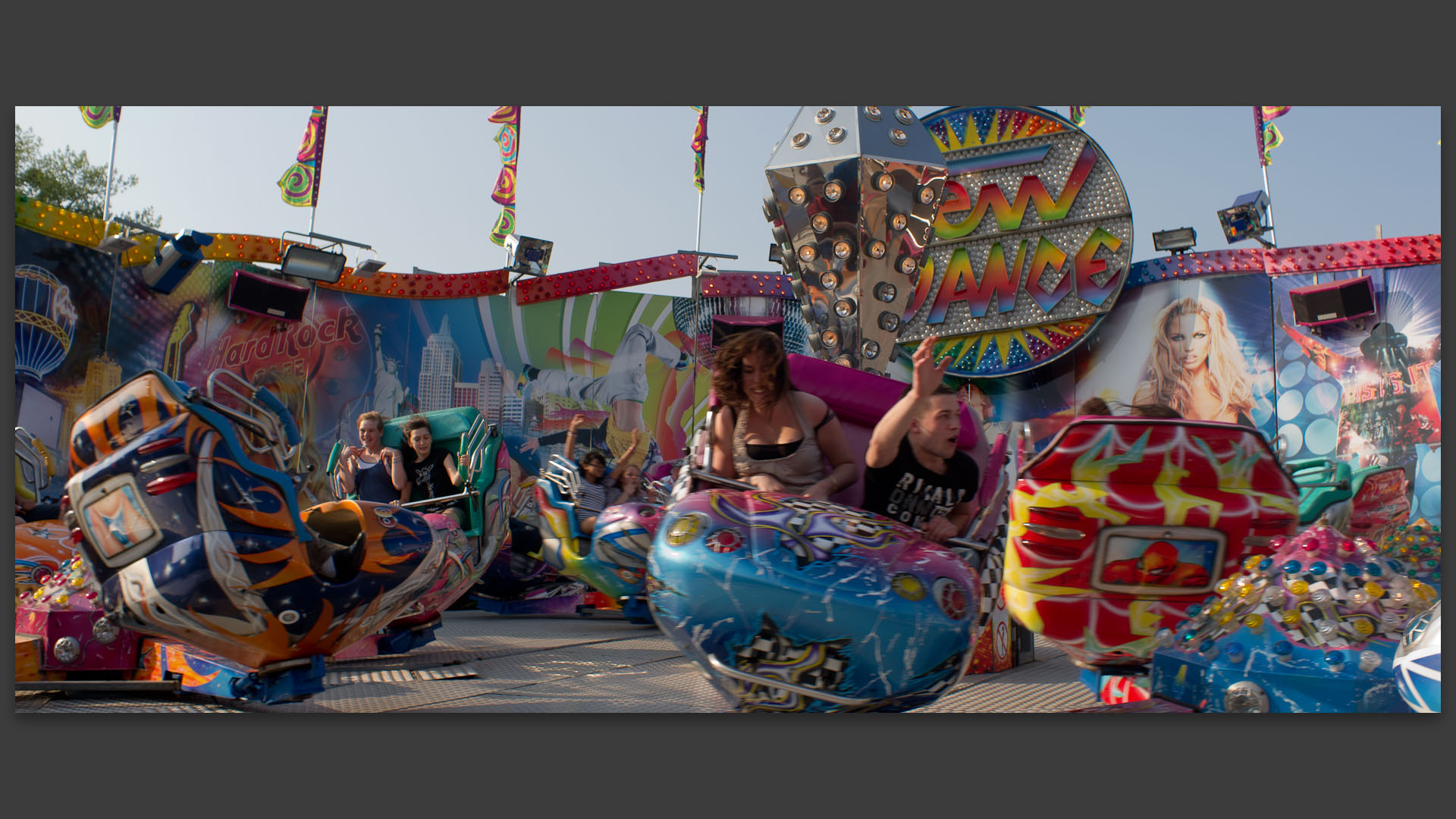 Tournis dans un manège, foire aux manèges, esplanade du Champ de Mars, à Lille.