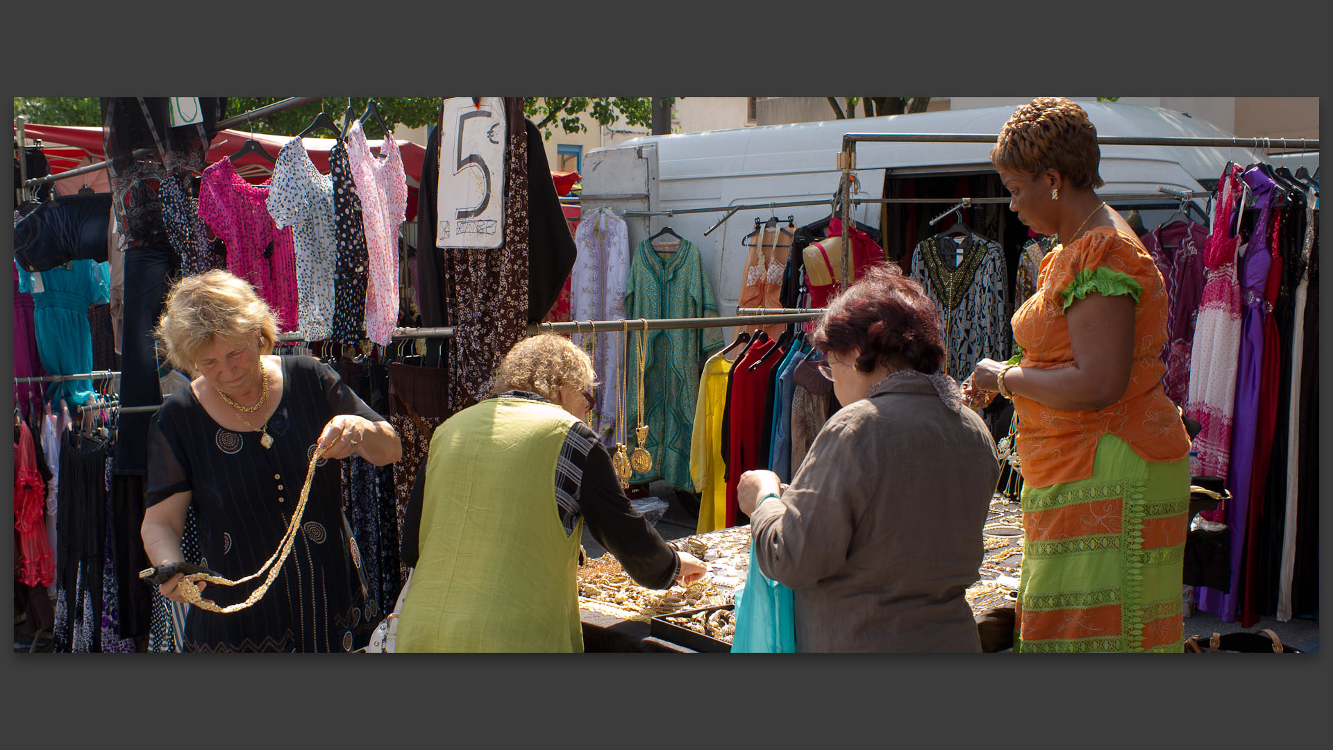 Au marché du centre, à Vénissieux.