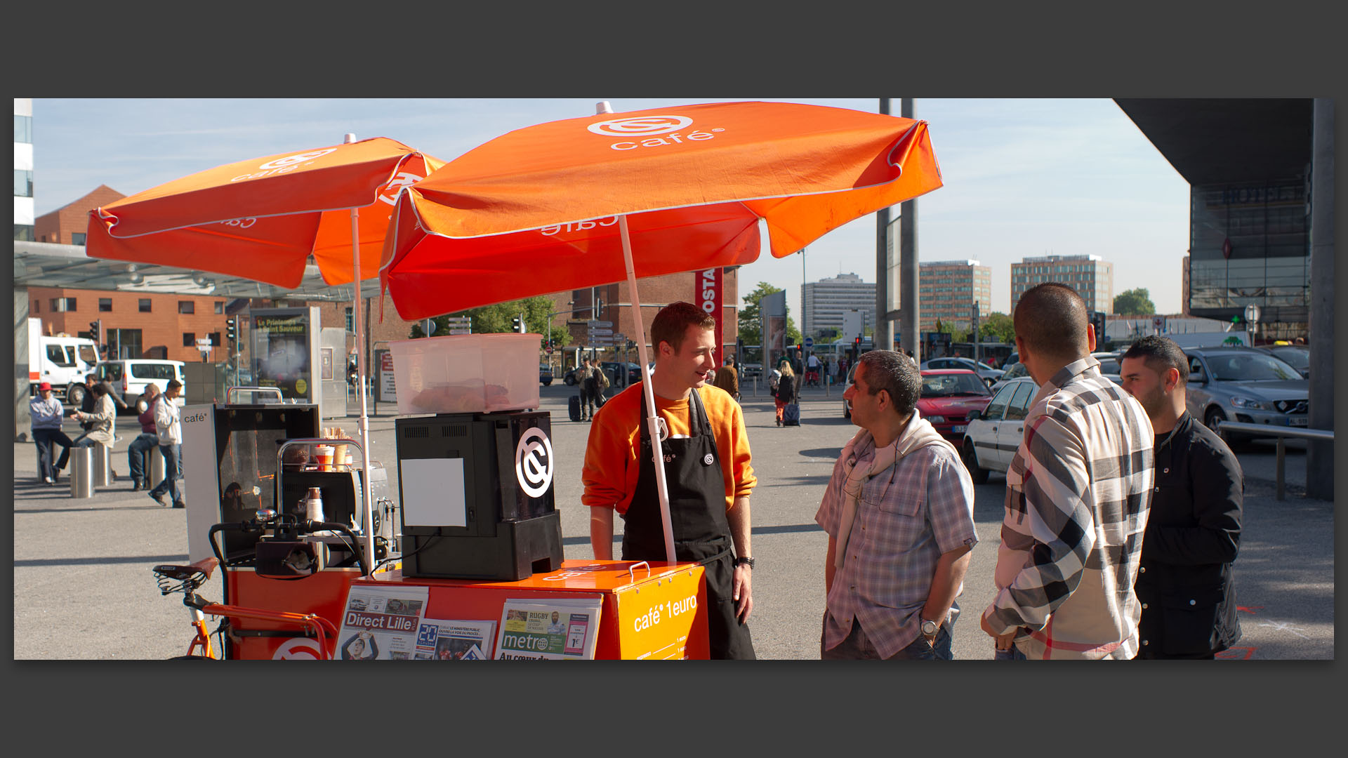 Cafétéria ambulante, place de la Gare, à Lille.